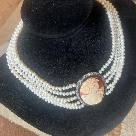 Freshwater pearls Cameo Necklace - Picture 2 of 12